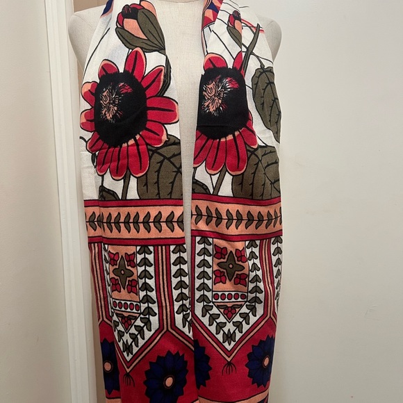 NEW SANA SAFINAZ WOMENS SHAWL SCARF COLORFUL
Aprox 25” W. 72” L - Picture 2 of 6